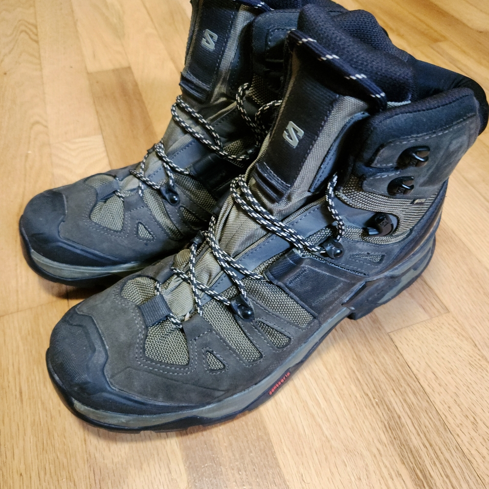 10.5 Salomon Quest 4D GTX Boots